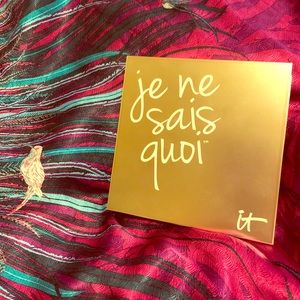 COPY - It Cosmetics Je Ne Sais Quoi face palette